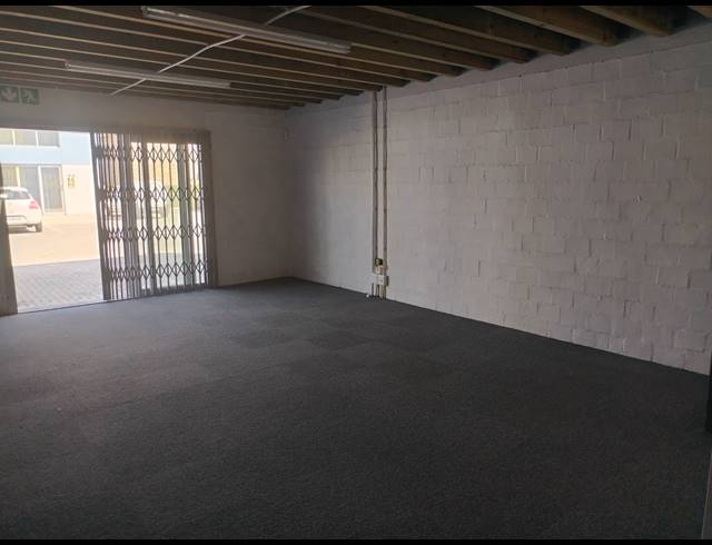 84M² OFFICE RENTED IN FAIRVIEW
